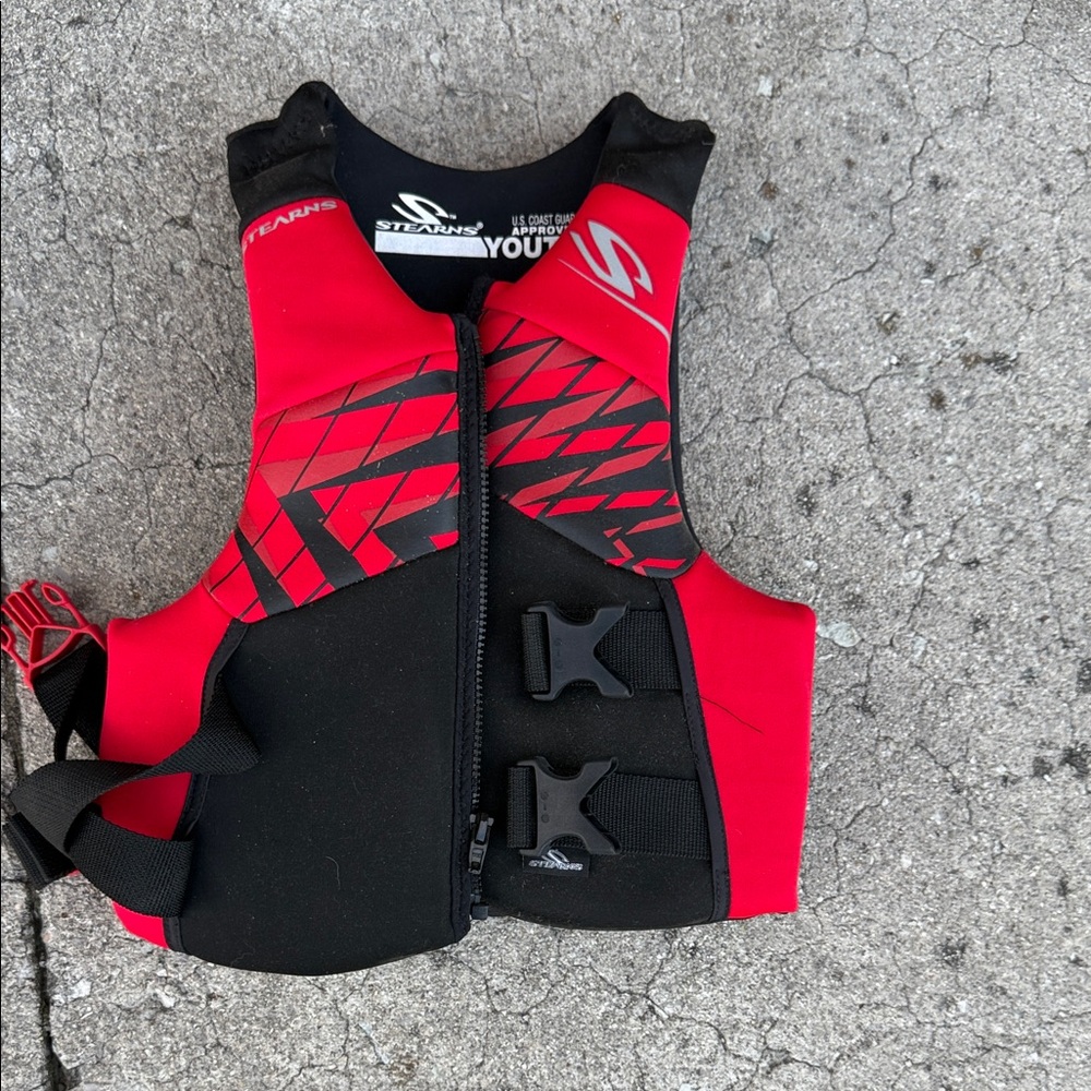 Stearns Youth Swim Vest - Red and Black